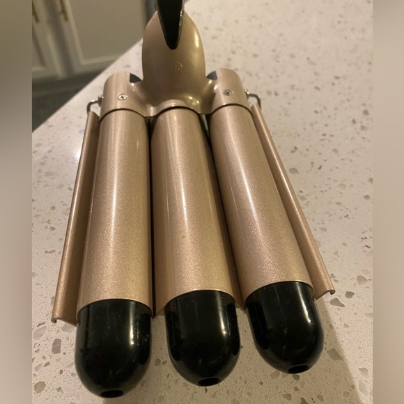 3 Barrel Curling Iron Wand - Picture 2 of 5